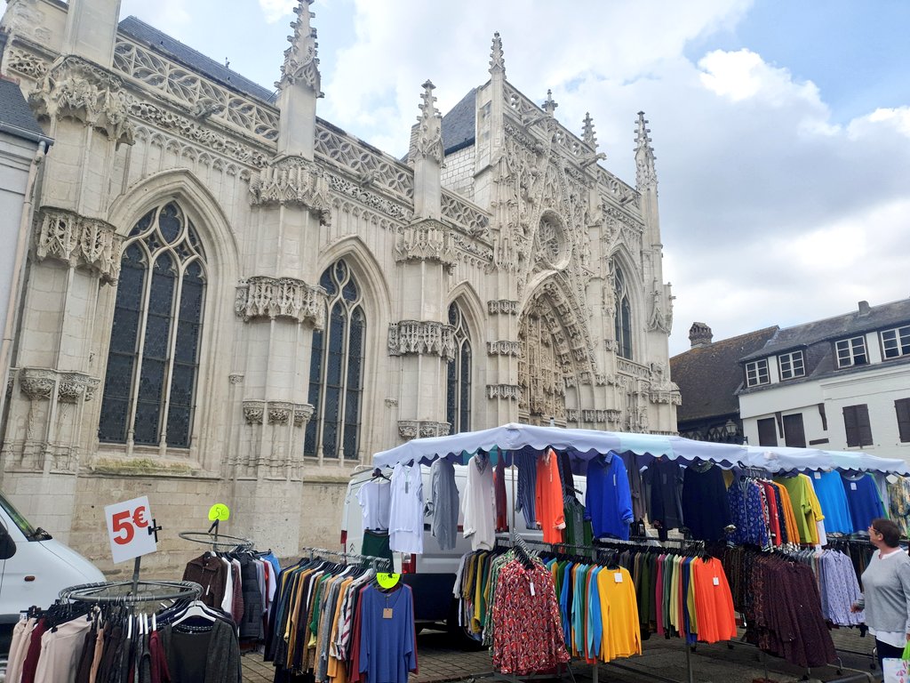 vadrouilleurs's tweet photo. Prendre le temps de flâner sur le marché, c'est aussi ce qu'on aime faire le samedi matin à #Rue, la jolie capitale du #Marquenterre située en #BaiedeSomme 🙂
#BlogueursHdF #Rue #otipmbs #gosomme #sommetourisme #HautEtFort #FranceMagique #HautsDeFrance #MagnifiqueFrance https://t.co/JOyXCutC60