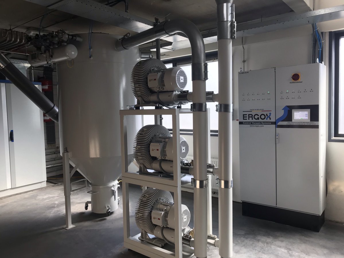 Ons nieuwe stofzuigersysteem is inmiddels in werking. Op dit moment kunt u weer stofzuigen onder onze luifel. 
Aankomende week zullen de afrondende werkzaamheden plaatsvinden. 

Altijd gratis stofzuigen NA het wassen. 
#schoonopdeweg #stofzuigen #deventer #wijwassenechtschoon