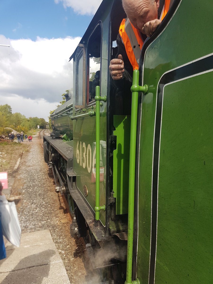 On_Train's tweet photo. We're being given a warm welcome in Tain today whilst our locomotive, Mayflower, takes on water
#hiexplorer #tain #mayflower #steamdreams https://t.co/21QlQUTbBg