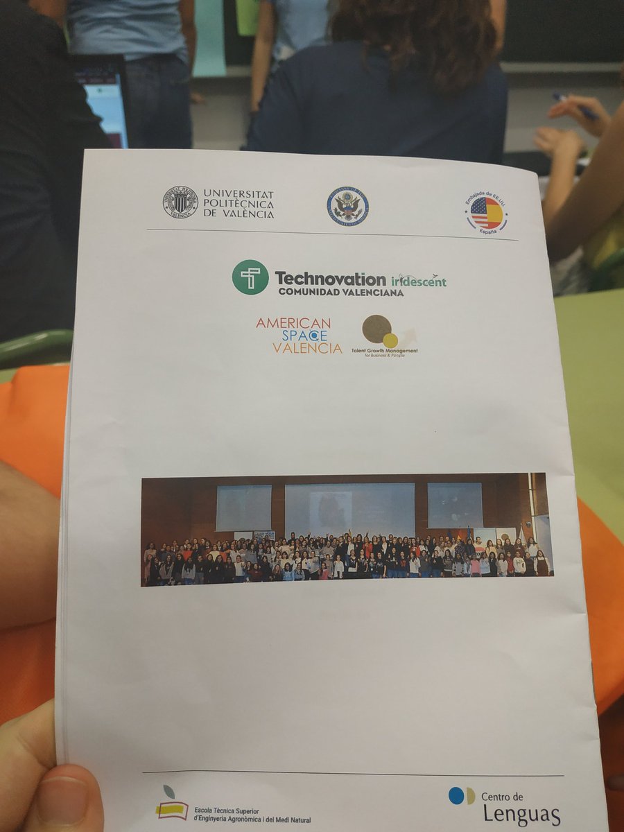 HoslyA's tweet photo. #Technovation2019 #valencia @technovation comienza Let's go #girls ! #cleverteam presenta @HoslyA https://t.co/jI2P8ih8aK