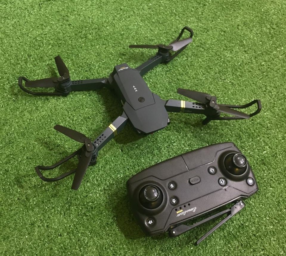 TretanMuslim's tweet photo. Lalu lintas di jakarta sering aneh tiba2 macet di jalanan yg harusnya lancar, krn saya tdk mau hidup dlm penasaran, saya beli drone ini hanya utk melihat keadaan jalanan yg bikin macet tiba2. https://t.co/suf0L3wAa6