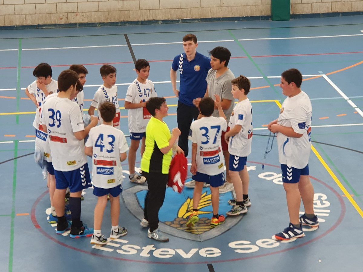 chses1973's tweet photo. ➡ #ResultatsCHSES 
☞ FINAL
⏰ Dissabte 11.05.2019
🏠 #SanesArena ❤ #Sesrovires
🏆  @cebllob #cebllobjjee #JugaVerdPlay
😊💪 Infantil-B masculí @chses1973 guanya 32-19 vs @HandbolRubi

👏👏👏  molt bé nois, seguim millorant !!!
😊💪💪💪

👉 #OrgullCHSES #123Sanes
🔵⚪ https://t.co/RMTtGORF5n