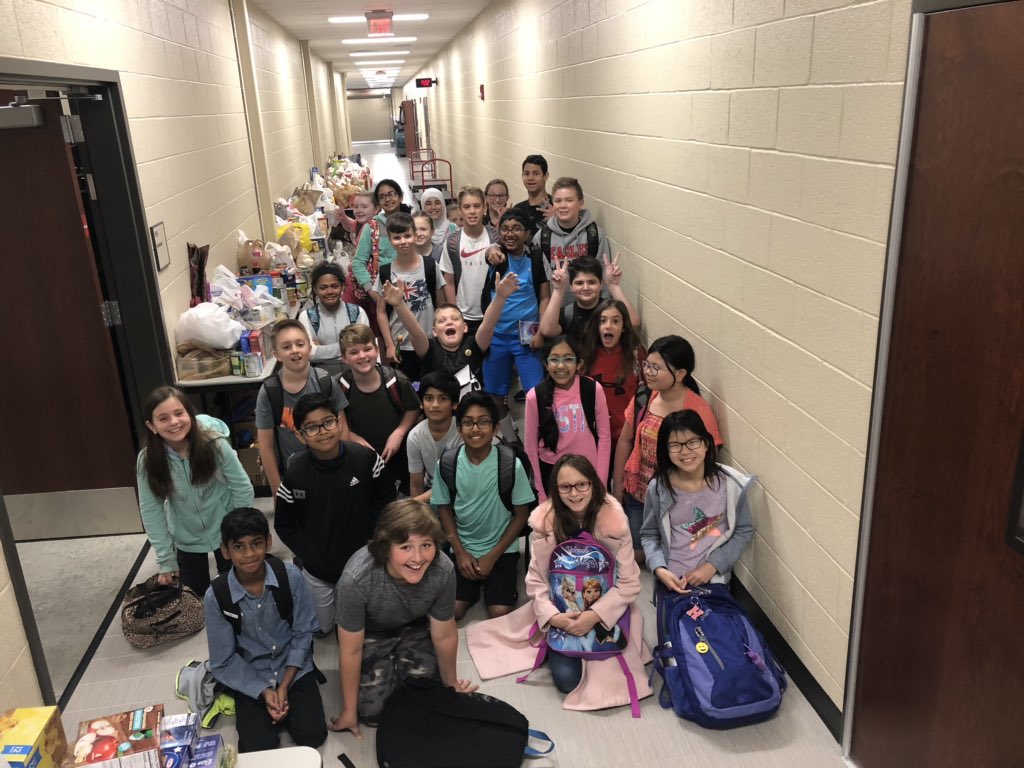 MrEwertCV's tweet photo. @CVOpSummer @WindingCreekEdu We made it! Helping CV Families in need across the district with food bags. So proud of these kids!! Special Thank You to @WCExploreLearn, @chadrunkle17, @MrsRobinsonCV, @SLinsenbach24 https://t.co/rD5pOeTsS5