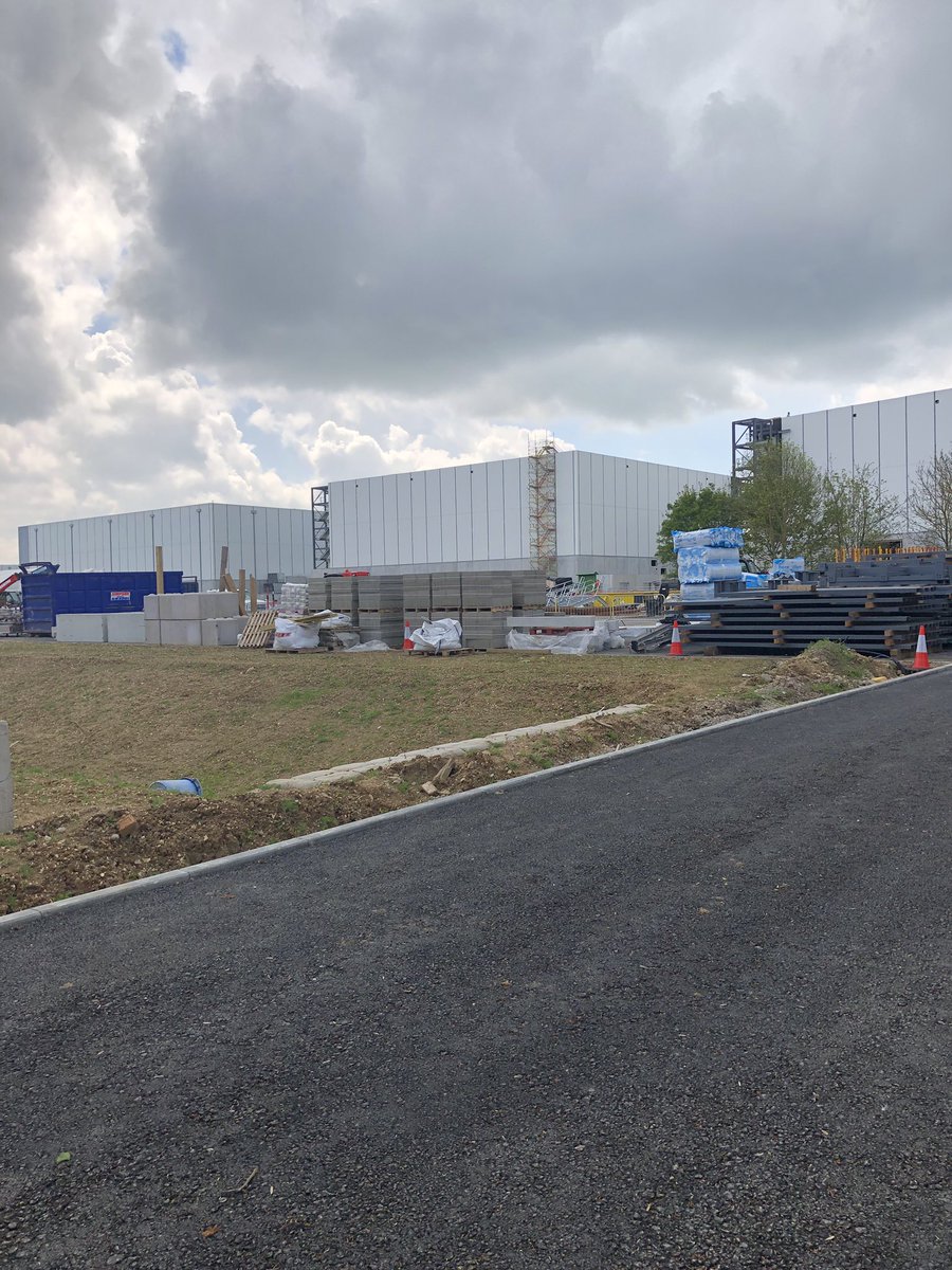 JeffriySmith's tweet photo. Expansion at Pinewood Studios viewed from Seven Hills Road https://t.co/SuUaG0wTdl