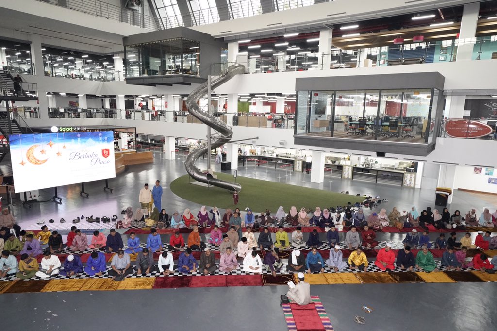 Majlis Berbuka Puasa dan Tahlil untuk Coach Anuar Abu Bakar bersama para pemain dan jurulatih PJ Rangers. #PJRangers

📸 <a href="/asianadotmy/">asiana.my</a>