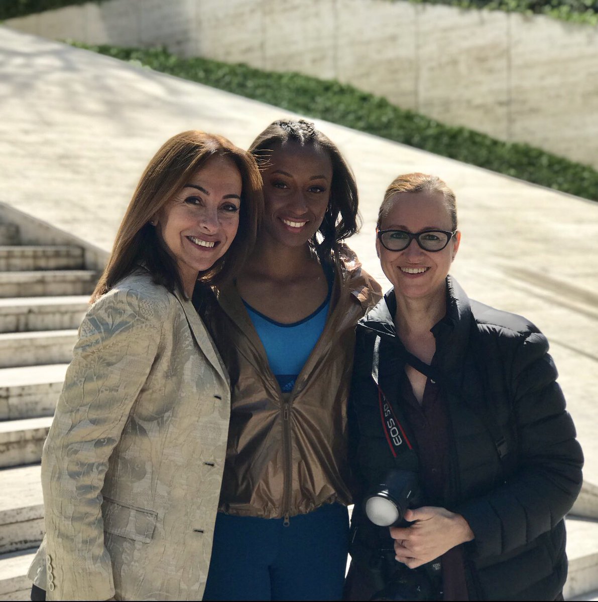 Una de las entrevistas que más he disfrutado. Uno de los personajes que más me han impresionado. No cambies nunca, <a href="/apeleteirob/">Ana Peleteiro Brión</a> Atletismo, igualdad, fútbol, raza... y una medalla al lado de la vajilla <a href="/sport/">Diario SPORT</a> <a href="/SPORTSTYLE_/">SPORTSTYLE</a>  📷<a href="/Fotografia270/">Cris Glez Gabarró</a> 💄💇🏻‍♀️ <a href="/TachaBeauty/">TACHA</a> bit.ly/2JFziLN