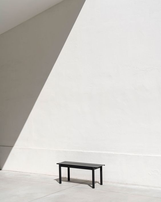 Take a seat: The Linear Outdoor Furniture series designed by @thomasbentzen for Danish design brand @muuto brings new perspectives to modern outdoor furniture. Order in store or online now and get delivery in time for the Summer sunshine 🖤

#outdoorfurniture #gardenfurniture