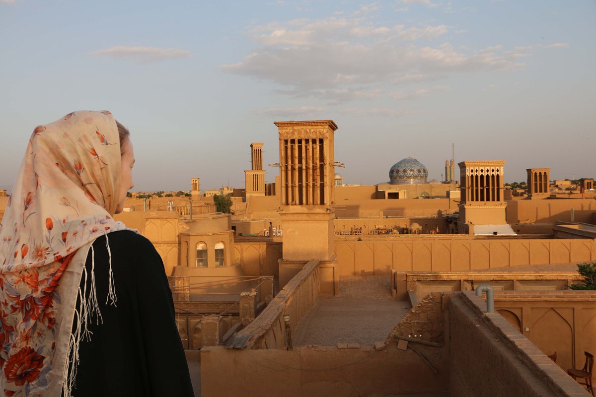livin_georgia's tweet photo. #Bienvenido a #Yazd en #Iran
Yazd merece un enfoque perezoso: perderse por el laberinto de callejuelas  , entrar en casas de té al azar, o hacer una pausa para admirar la puesta de sol sobre los tejados de la ciudad..
#beiniran #iranissafe #irantourist #visitiran #travel https://t.co/bU0tz4bdHL