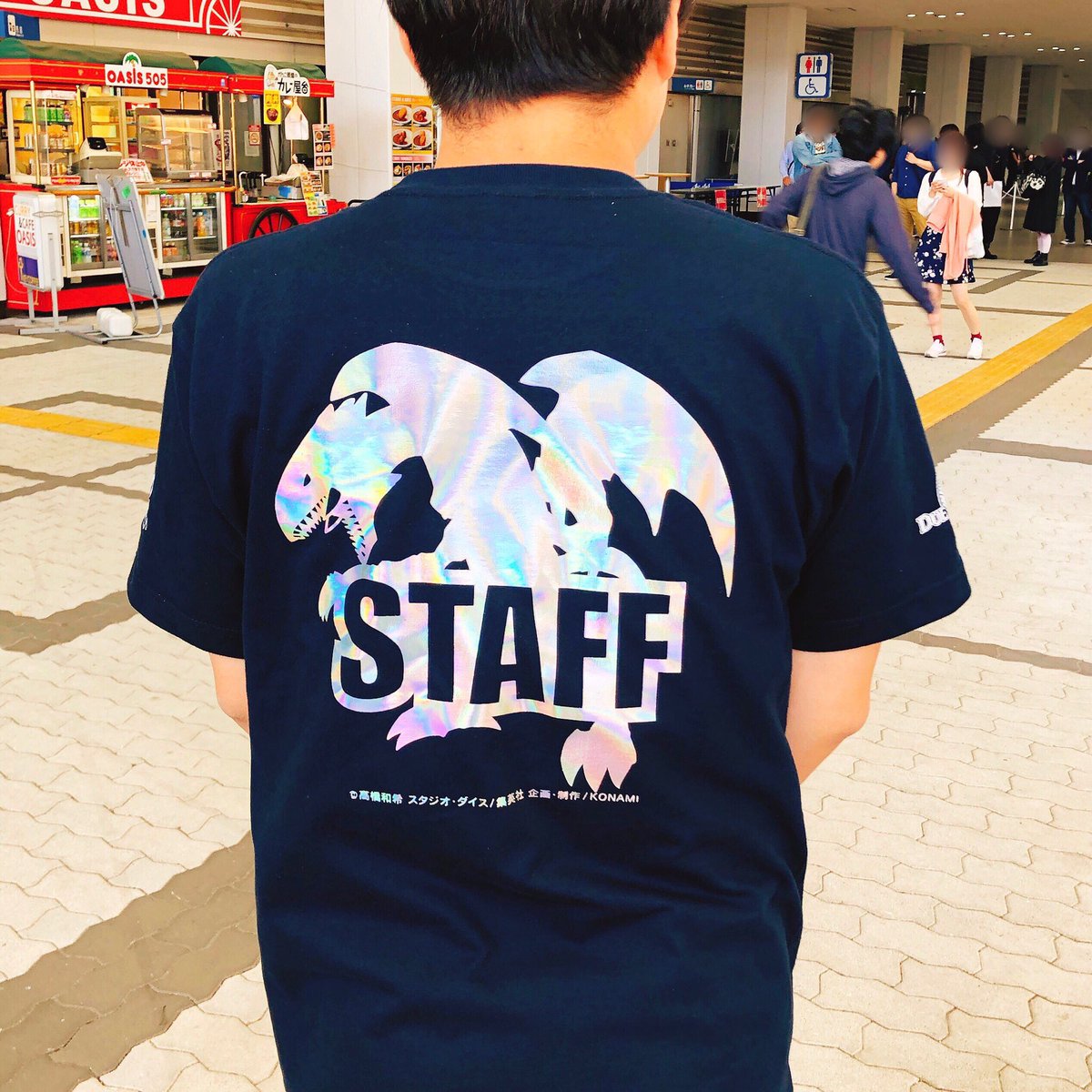 アニメイトカフェの中の人 Twitter પર ちなみに 今回のコラボでは アニメイトカフェも Ycsjのスタッフtシャツを お借りして営業しました バックプリントが カッコ良すぎる 遊戯王 Yugioh Ycsj 遊戯王 Df アニメイトカフェの中の人 Twitter પર ちなみに 今回のコラボでは アニメイトカフェも Ycsjのスタッフtシャツを お借りして営業しました バックプリントが カッコ良すぎる 遊戯王 Yugioh Ycsj 遊戯王 Df