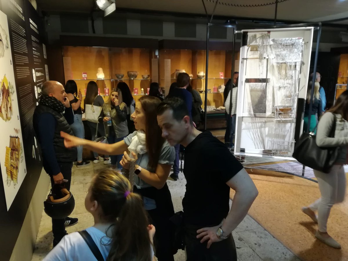 MuseoArcheoCa's tweet photo. #MonumentiAperti a #Cagliari 😁😎 il ns pubblico viene accompagnato nel percorso cronologico, nella mostra #DonnaoDea, tra reperti e epigrafi dell'antica Cagliari e tra le statue #MontePrama dagli alunni del LiceoScient Pacinotti, scuola primaria Lilliu e ChatterboxEnglishSchool https://t.co/qIZzcWgN4O