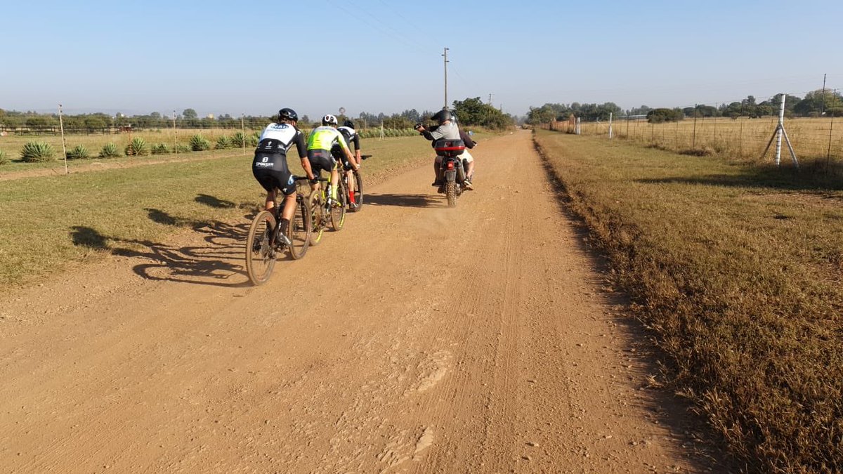 trailseekermtb's tweet photo. 25km in on the menβs Elite marathon race. Massive gap with @MattBeers55, @wesselmtb and @PhilBuys in the lead #NissanTrailseeker #RaceUpdates https://t.co/ER35Fivl8h