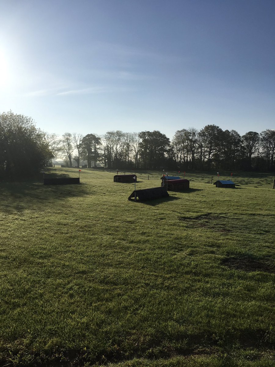 BerewallHouse's tweet photo. Good morning everyone a special welcome to our @BEventing organisers and riders #beautifulsomerset #amazinggrounds #boyshaveafrontrowseat 🏇🏻 🐎 🐴 https://t.co/7KITHvlIeZ