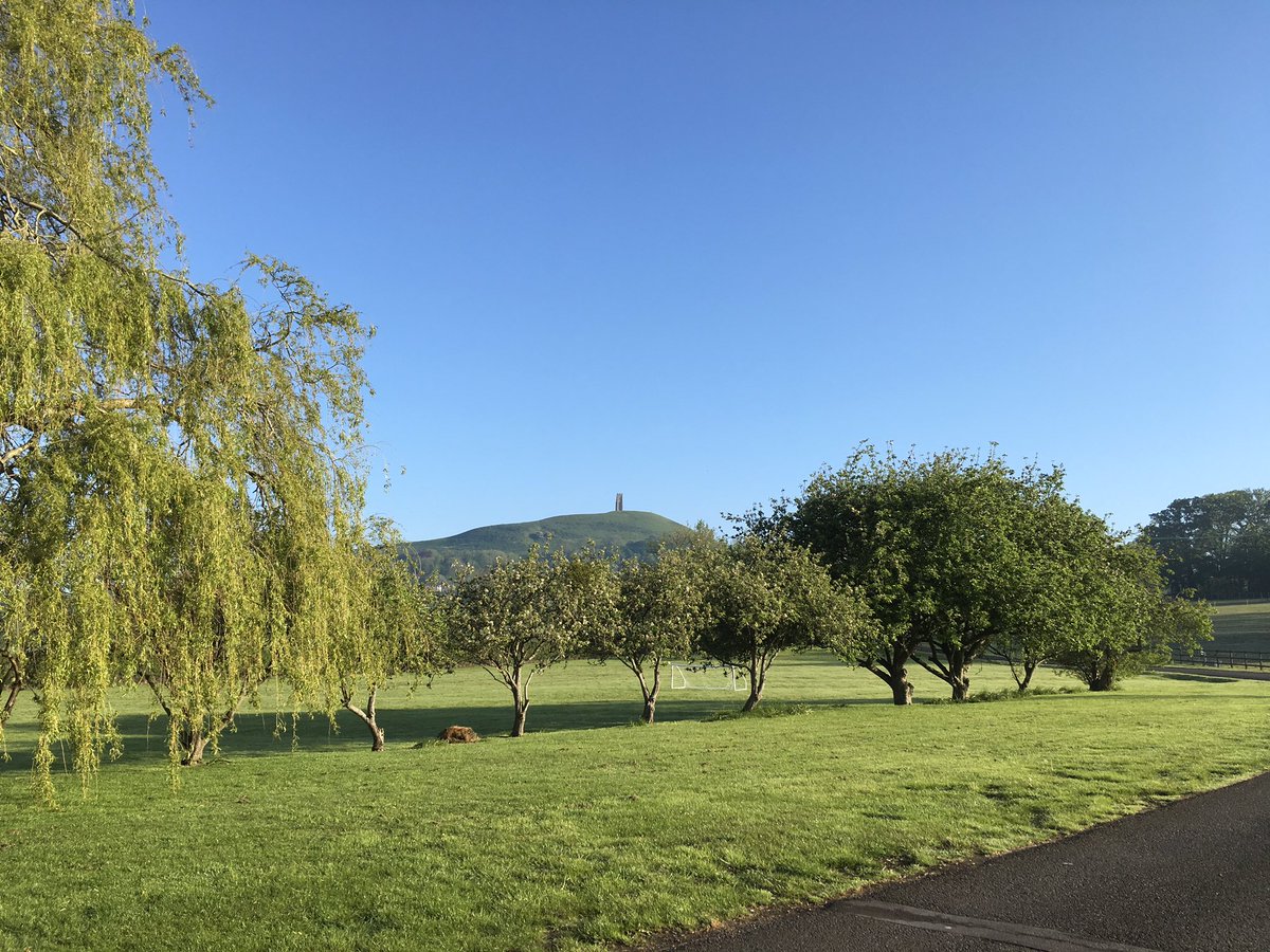 BerewallHouse's tweet photo. Good morning everyone a special welcome to our @BEventing organisers and riders #beautifulsomerset #amazinggrounds #boyshaveafrontrowseat 🏇🏻 🐎 🐴 https://t.co/7KITHvlIeZ
