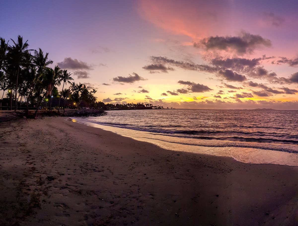 thefacechi's tweet photo. @travels_galaxy @GoodLifeWithIQ @StromfieldAdvs @radiantwanderin @CourseCharted @TravelBugsWorld @OrganicRoadMap @OurDirt @TravelsEndless @feetdotravel @LGSomewhereMcK @huntress_308 @travelwithirine @MeTheManAndKids @ID90Travel @Fit_life360 @FolderRed @markandkylee @FoodTravelist @180books @gwithat @Global_Gaz @aftertheflash @twostaywild @carpediemeire @Sostraveluk @MattsRoadTrip @BerkeleySqB @veggievagabonds @whereCwanders @JezLeah_Travels @anorthernexplr @lduboistravel @lucethurlo_ @TravelTenacious @TheHDTravels This is gorgeous guys🤩 as it's getting colder down under I'm missing the warm #tropical  #Fiji  #sunsets #takemeback @PeacoatTravels @monstervoyage @unicornsfly5 @TheUncorkedLib @LaceDiaries @miliman12photos https://t.co/O2Mj6Tzxrm