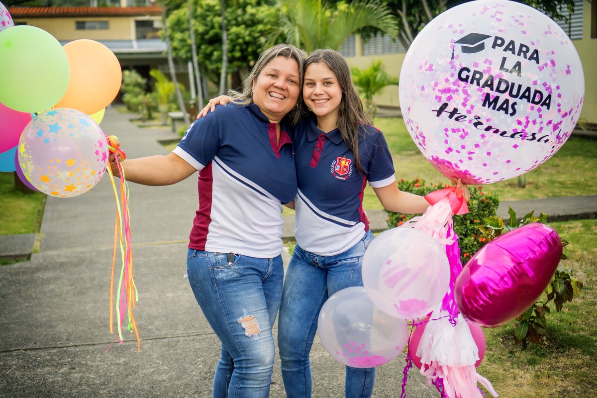 FonsAndreina's tweet photo. Es impresionante como pueden nuestras madres hacernos cambiar de molestas a felices en cuestion de segundos #SpamDeMadres #cachetonas #teamo3millones #teamo #girls #kisses #MemoriaHistorica https://t.co/XPGA4Z5Ysa