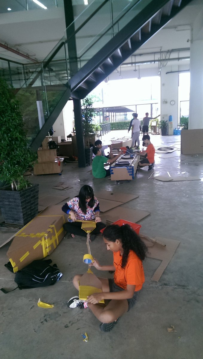 TheCliffVN's tweet photo. Cardboard boats are coming together. #MRISA STEM-X @HISVietnam https://t.co/Fq54s9vPRF