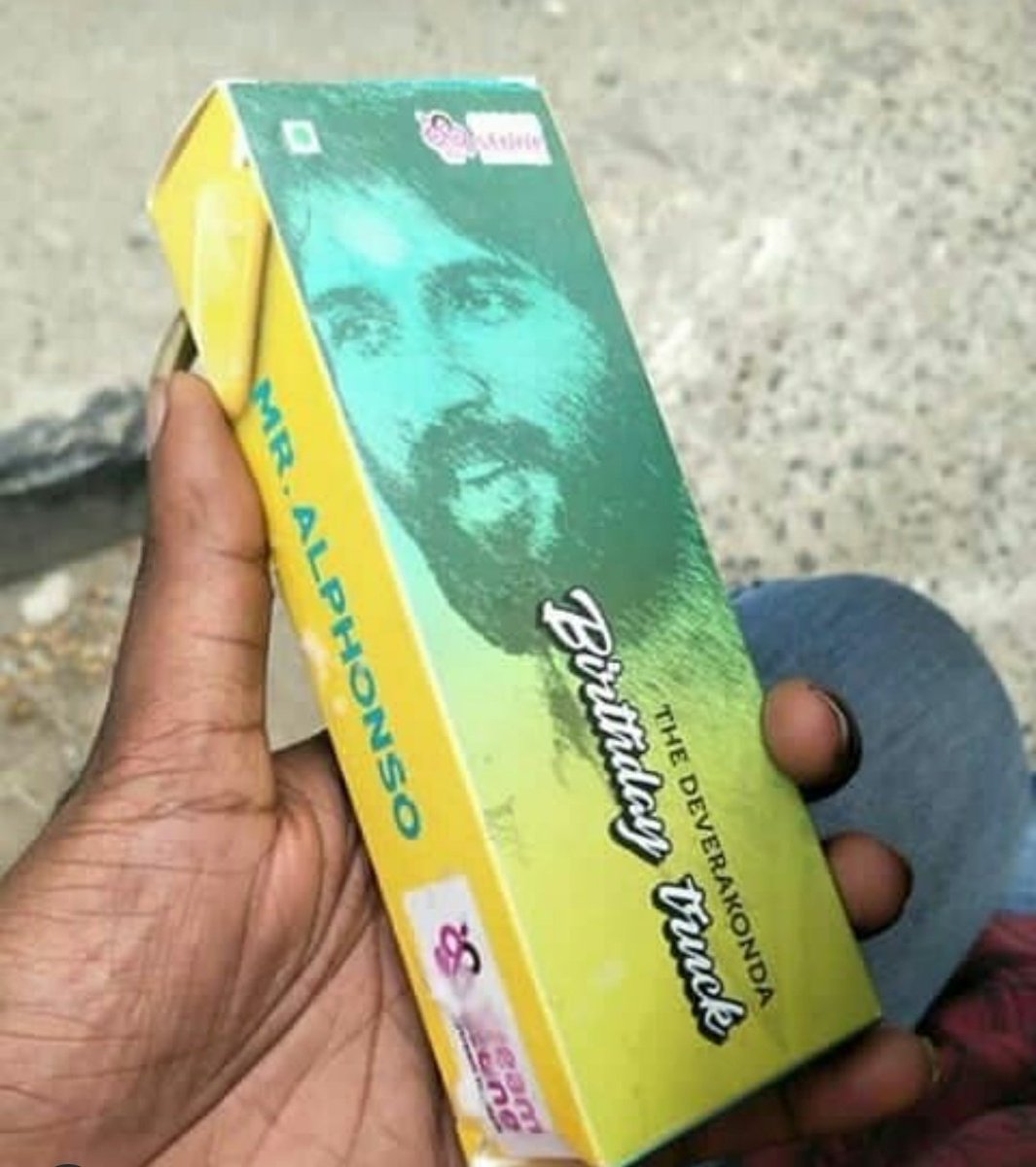 anusha_puppala's tweet photo. Mr Alphonso is the new nickname of @TheDeverakonda 😅😅😅😅😅

#VijayDeverakonda #VijayDevarakonda #VijayDeverakondaBdayCDP #RowdyDay #Rowdybaby @Creamstone https://t.co/3u0aZIvysQ