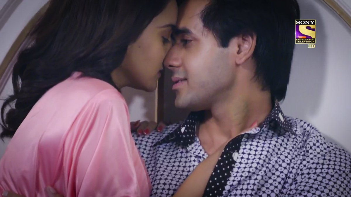 their noses have own chemistry.  #YehUnDinonKiBaatHai