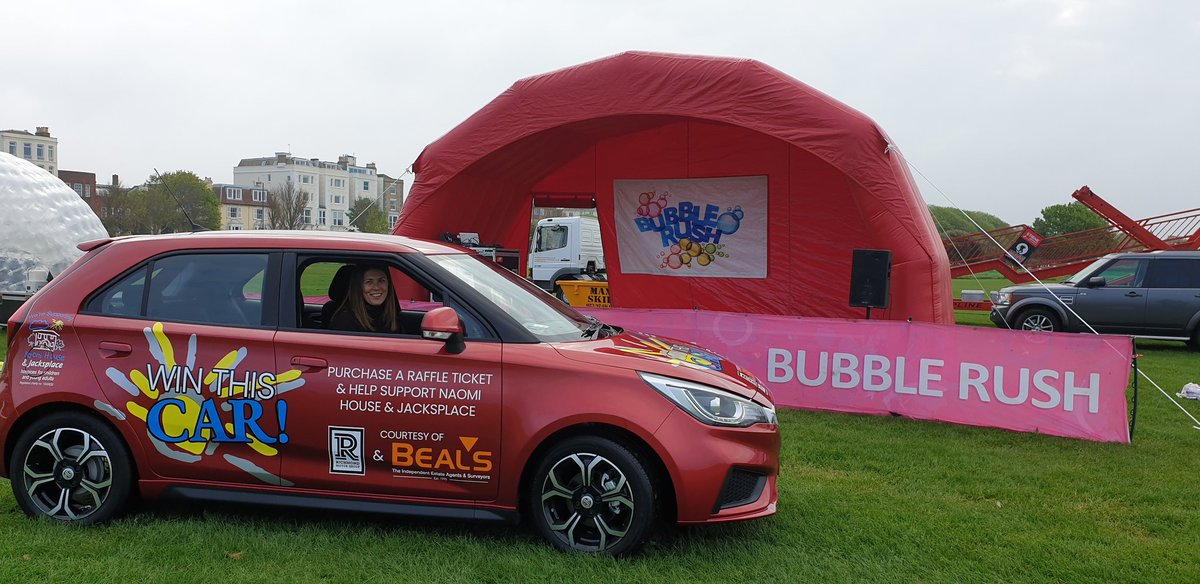 pmorgan1971's tweet photo. #Doublebouble @bubblerush5k @portsmouthtoday with the @naomiandjack XmasDraw star prize! https://t.co/JUvsWidaBd