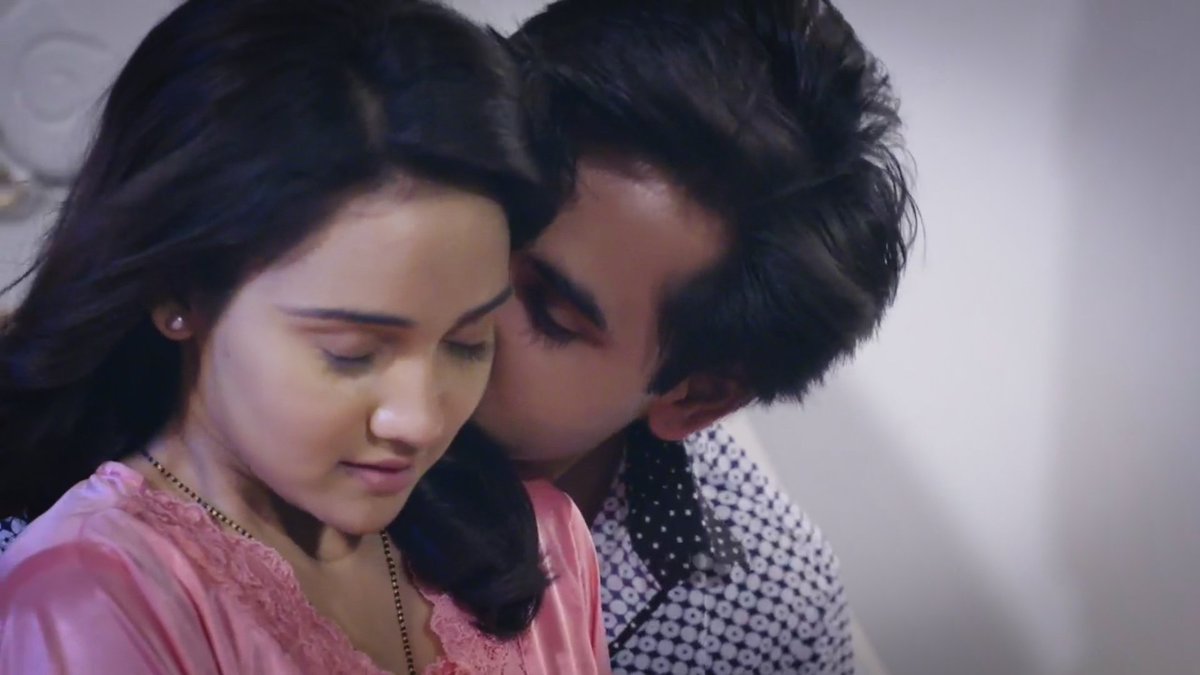 even just looking at the caps, my heart is beating so so fast.  #YehUnDinonKiBaatHai