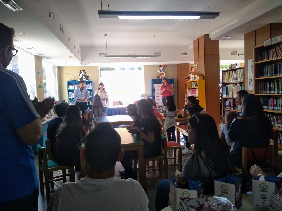 AmigosdeA's tweet photo. Ayer entregamos los premios a los ganadores del I Concurso Poético Ilustrativo entre los niños que participaron en el mismo. Muchas gracias a todos!! #Ada #Alcaudete https://t.co/Hfwop0onkp