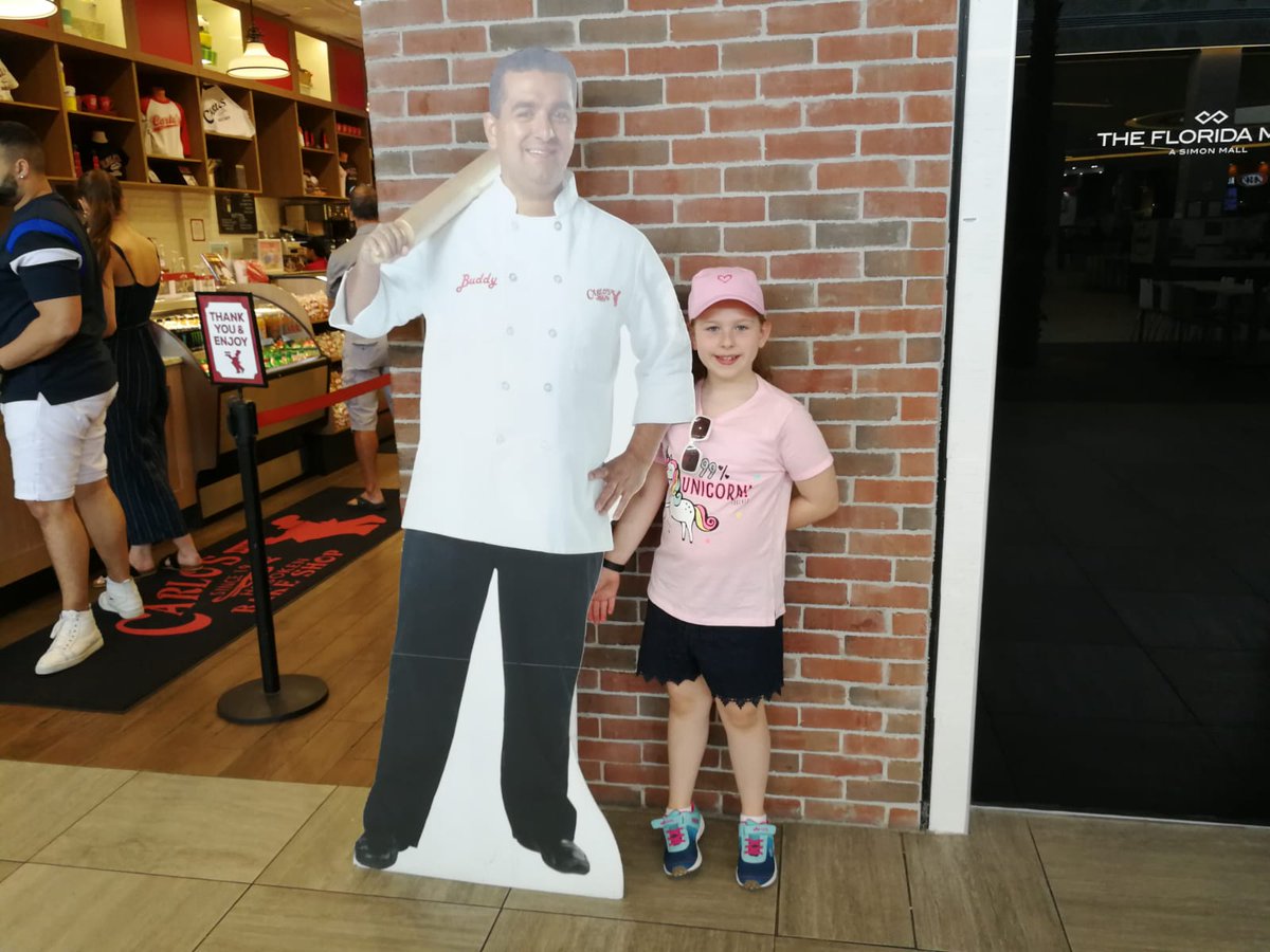 jenwills23's tweet photo. We all have a bucket list right? Well yesterday isabel did one of mine 😲 she visited @CarlosBakery in the florida mall. I am sooo jealous!! We're from England and watch your programme cake boss all the time we love it ❤️ I hope one day I get to eat one of your amazing cakes 😭 https://t.co/ugTXFnk7MM