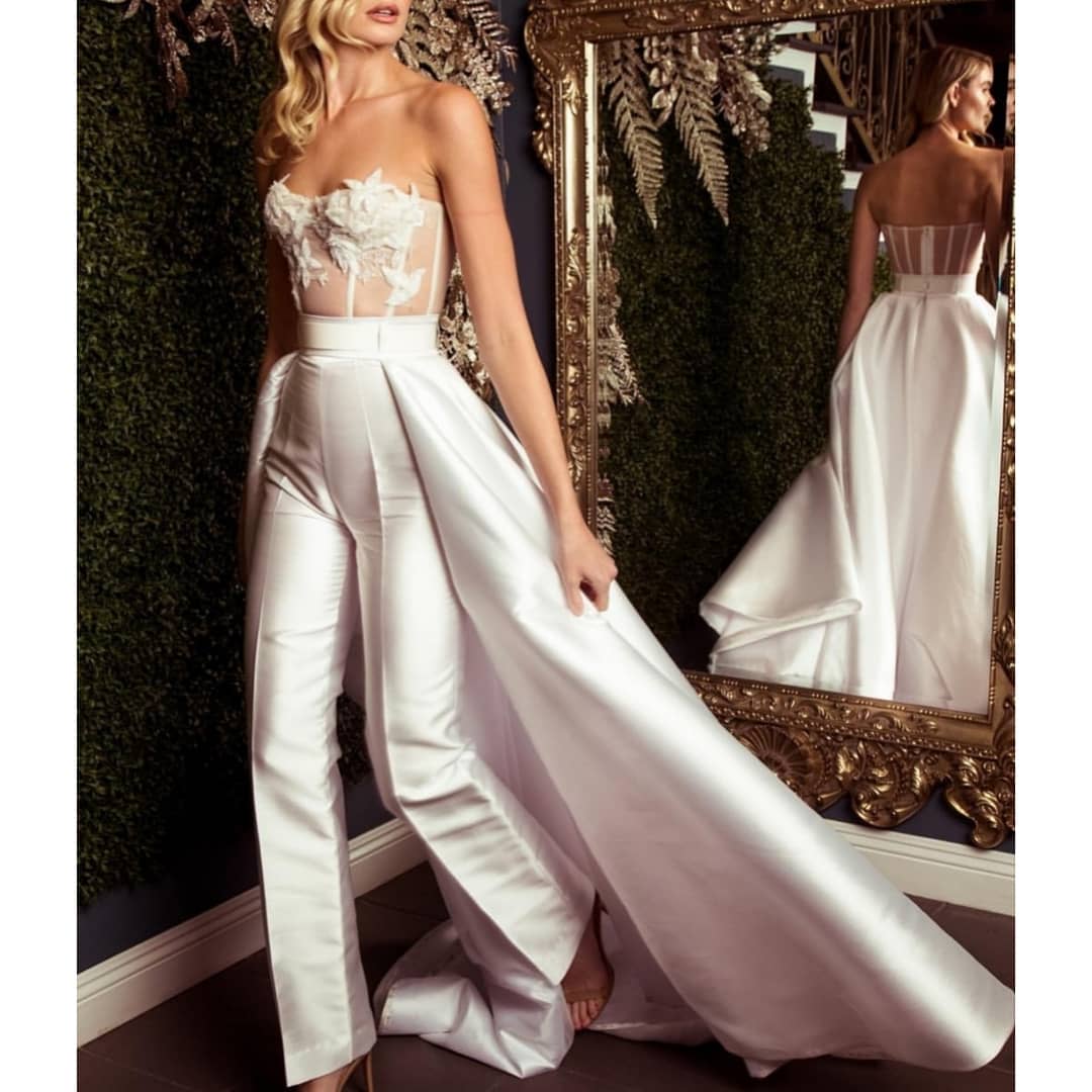 MMbodasyeventos's tweet photo. Porque nos gustan las novias atrevidas! 😍 #vestidodenovia #pantalon #diferente #original #dress #wedding #bodasconestilo #bodasconencanto https://t.co/1neVRDUQ0A