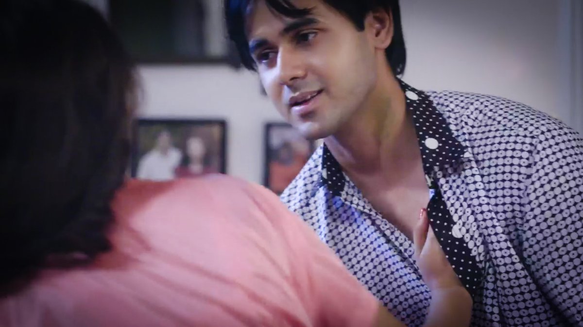 Her hand on his bare chest... Hotter than fire.  #YehUnDinonKiBaatHai