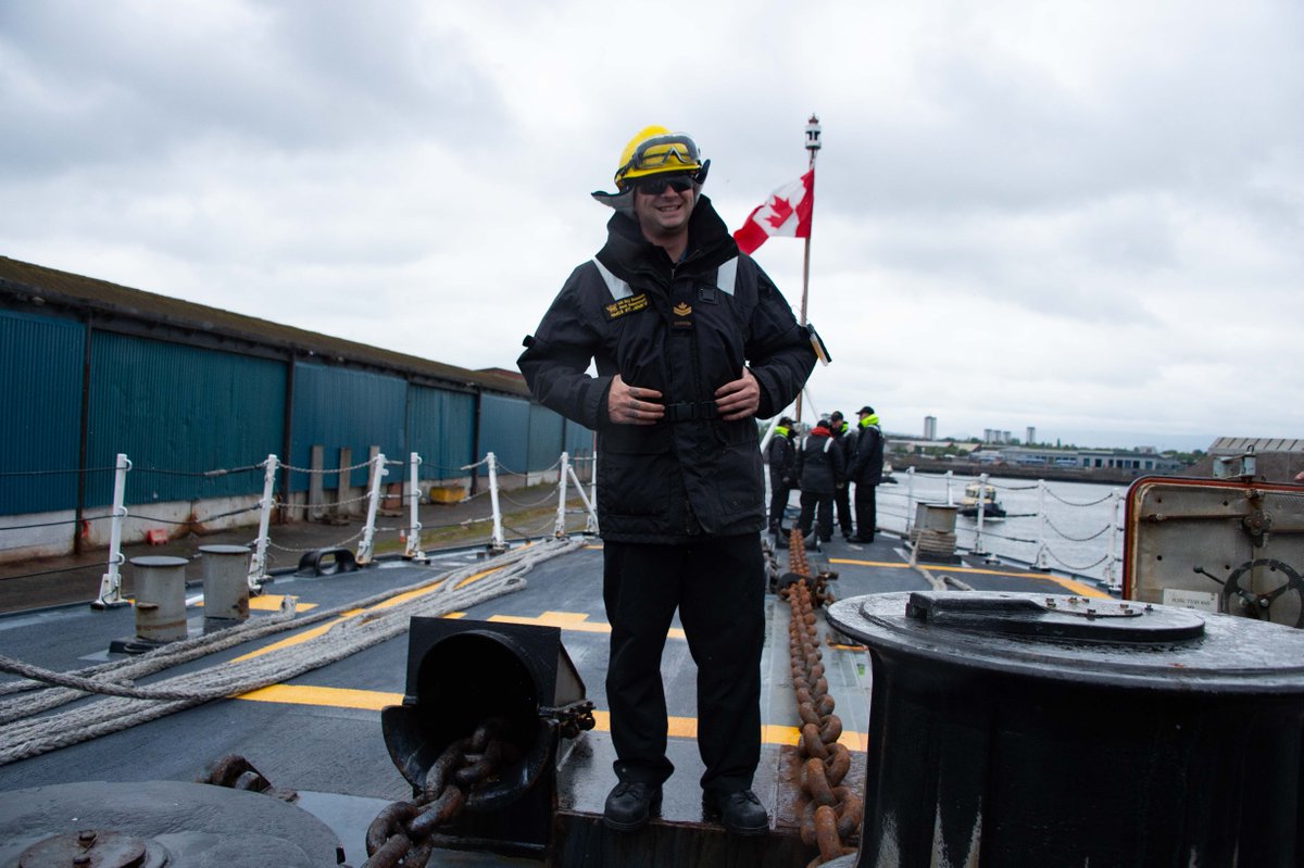 USNavyEurope's tweet photo. Master Seaman Guy Beaudoin is all smiles aboard @HMCSSTJOHNS while participating in #FormidableShield2019 -which improves allied #interoperability in a live-fire, integrated air & missile defense environment -9 nations are participating ๐จ๐ฆ๐ฉ๐ฐ๐ซ๐ท๐ฎ๐น๐ณ๐ฑ๐ณ๐ด๐ช๐ธ๐ฌ๐ง๐บ๐ธ#IAMDatSea @RoyalCanNavy https://t.co/5z50G1fO14