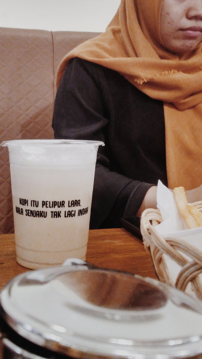 reriruma's tweet photo. Yang bulan Ramadhan ini masih kejar-kejaran dengan setumpuk deadline, jangan galau! tetap semangat menjalani puasa. Sekali-sekali di waktu berbuka bisalah ditemani kopi, biar pikiran encer, ide-ide lancar, selancar jaringan XL Axiata.
#JaringanDataTerkuat
#DigiIftar #KBIftar https://t.co/qpkCTBBjIe