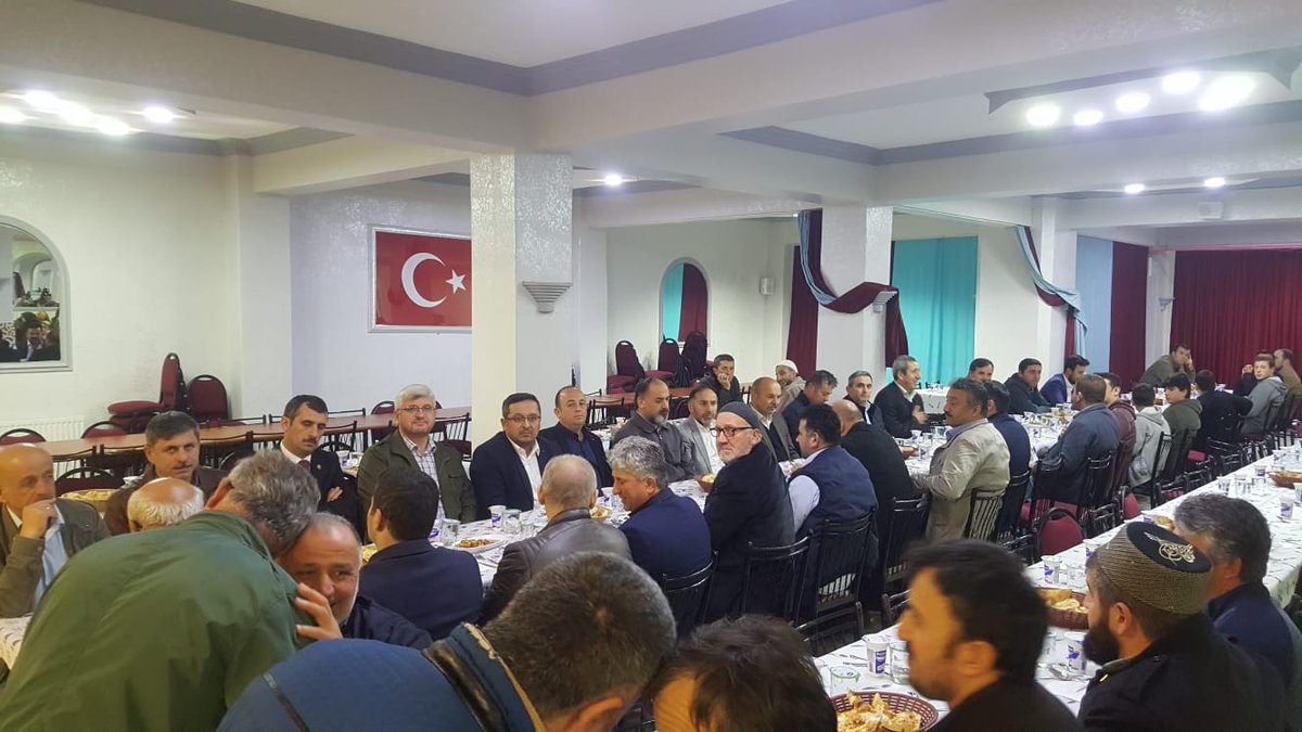 #İstanbuldayız 
"Sebep Allah, Kul Vesiledir..."
Bu Akşam İftarımızı İstanbul'daki Hemşehrilerimizle Aynı Sofrada Açtık. 
Bu Güzel Muhabbete Vesile Olan Sultangazi Ordu Çaybaşılılar Dernek Başkanı Veysel Karayiğit ve Yönetimine Teşekkür Ediyorum.