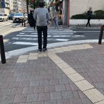 「目立つ格好で待ってて下さい」を忠実に守る担当編集!