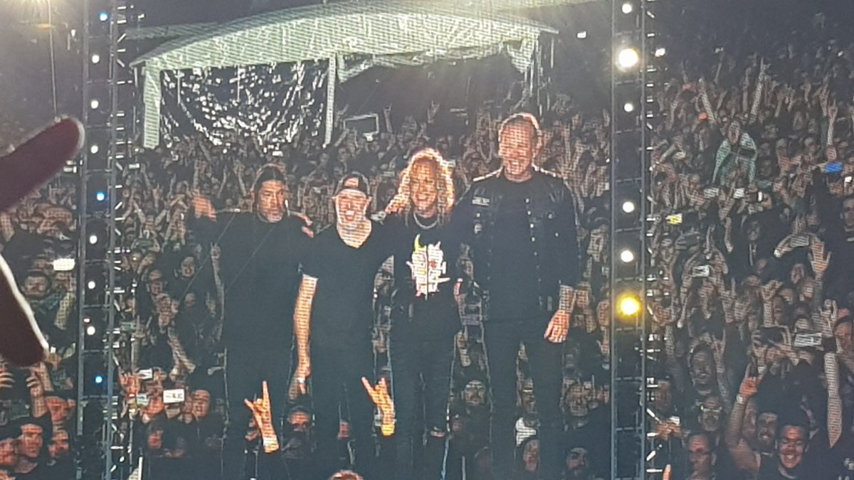 Guhl24's tweet photo. And here are some pictures: #MetInZurich #Metallica https://t.co/HWgSHHL95M