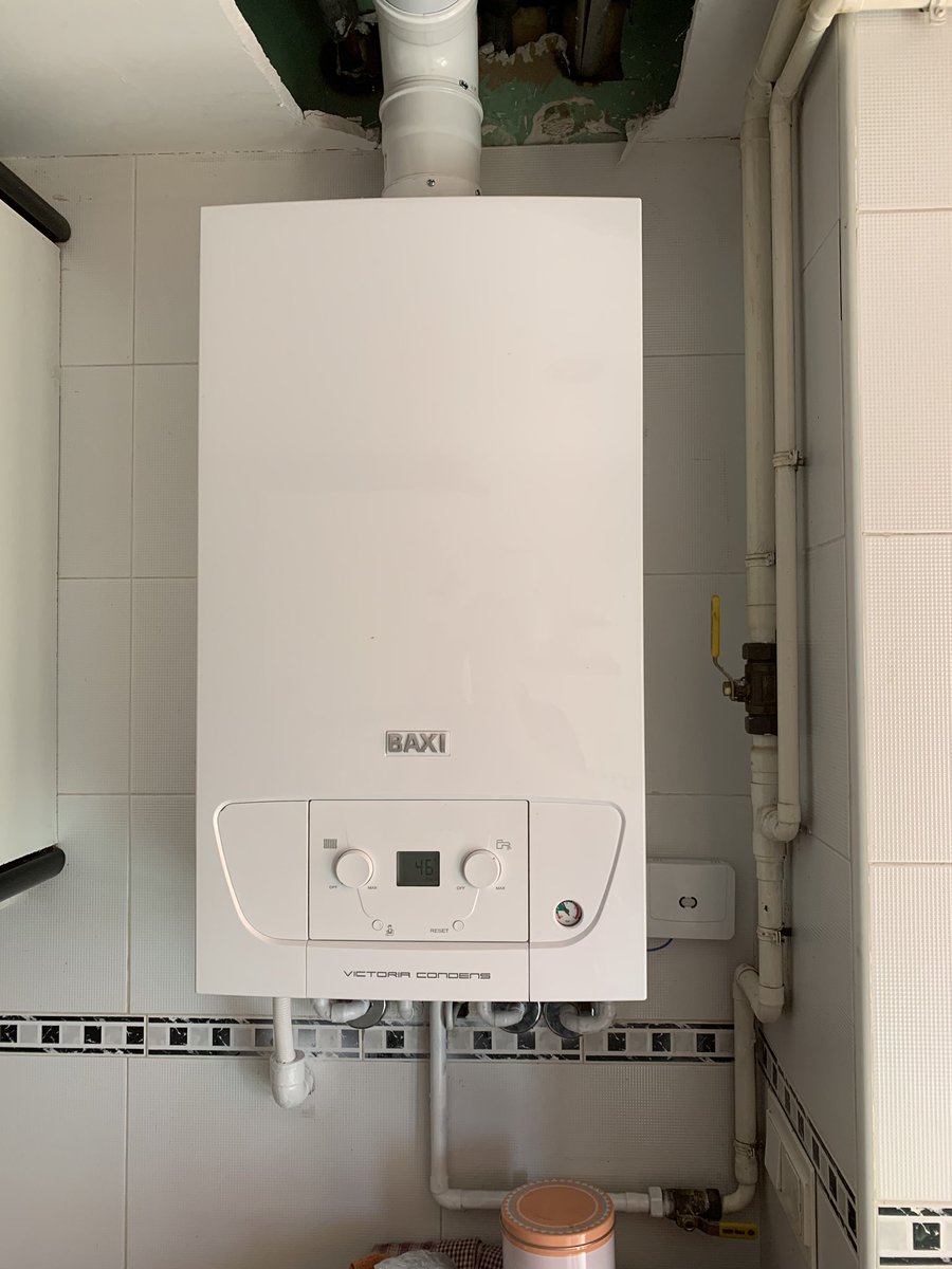 InstNavarroHnos's tweet photo. Nueva caldera @BAXI_ES #VictoriaCondens instalada en Valencia #planrenovedecalderasValencia con termostato via radio #RCX10C https://t.co/UQfrRW1FqK