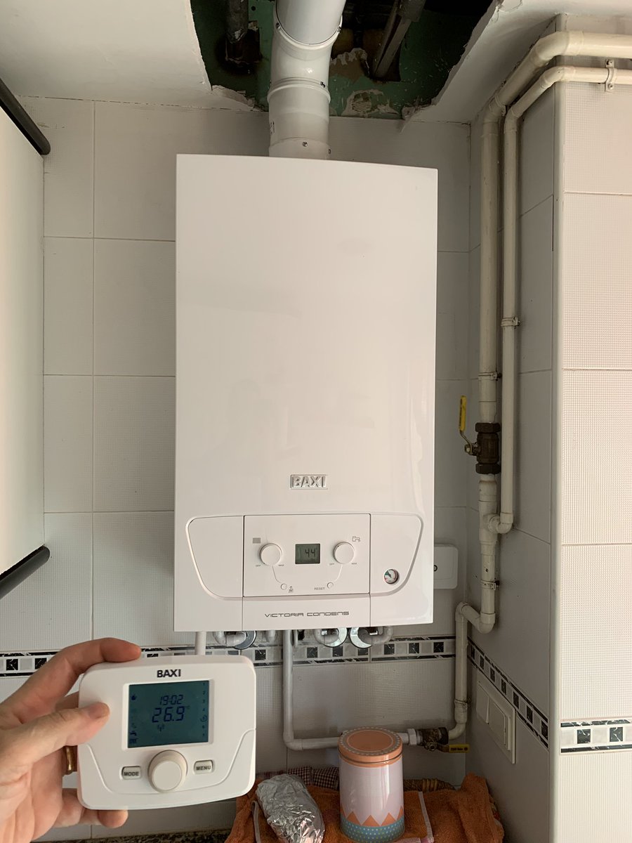 InstNavarroHnos's tweet photo. Nueva caldera @BAXI_ES #VictoriaCondens instalada en Valencia #planrenovedecalderasValencia con termostato via radio #RCX10C https://t.co/UQfrRW1FqK