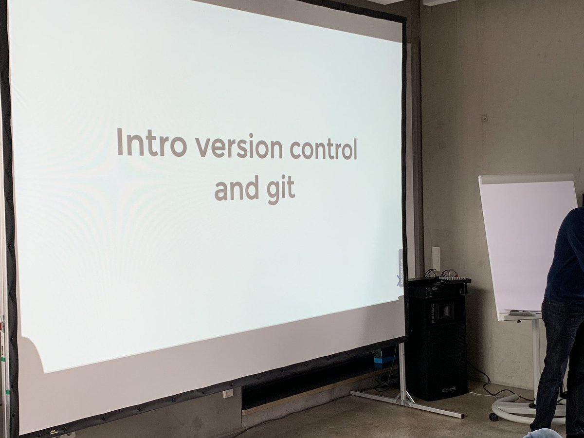 majcon's tweet image. @KoningsJohannes @abapGitBunkai Starting the new #ABAPCommunity Format with intro to #Git and #Versioning