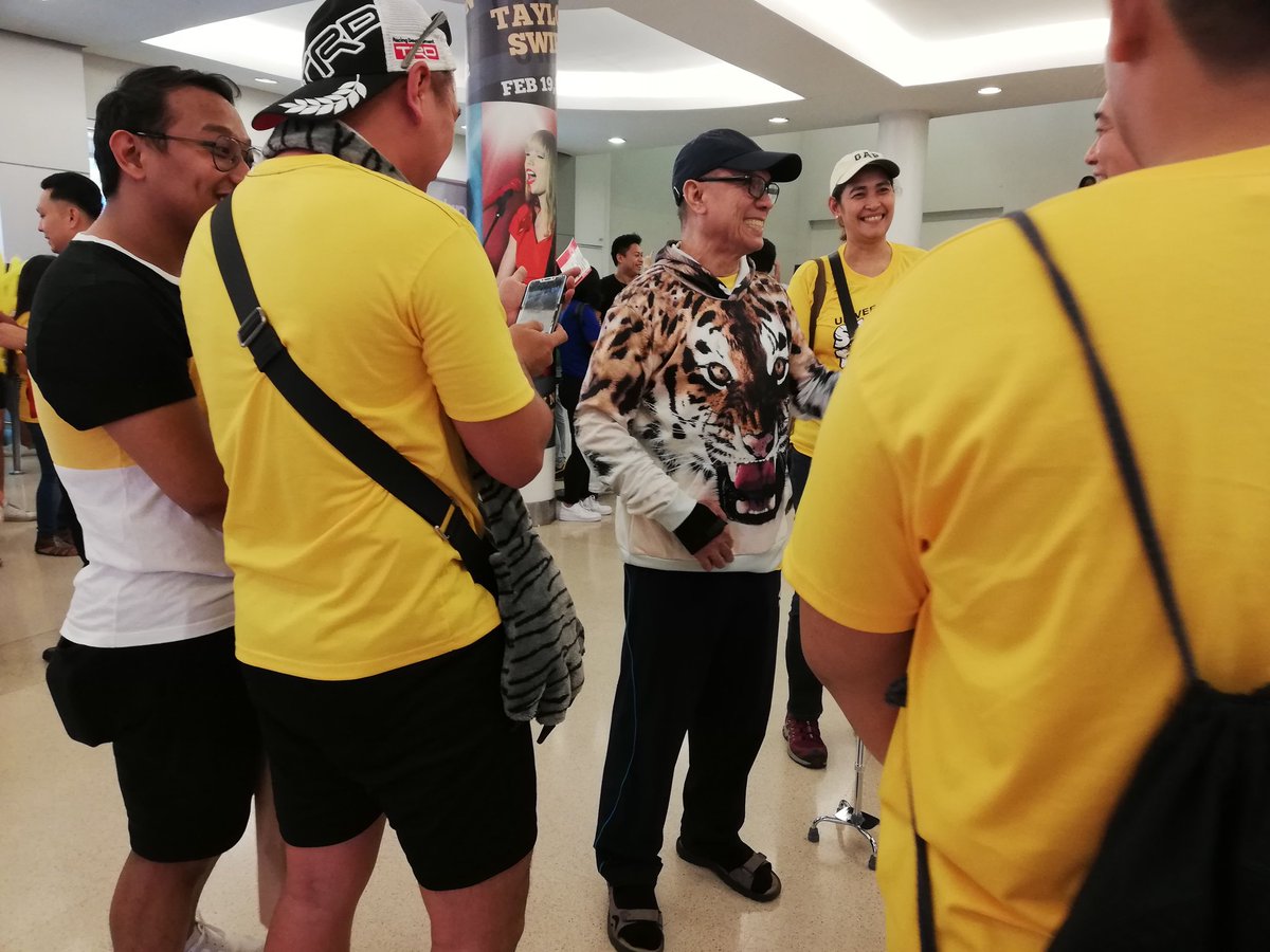 dolphtrythis's tweet photo. Legendary UST coach August Sta. Maria is here to support the Golden Tigresses. #UAAPSeason81Volleyball @spinph https://t.co/ZlsoOTDcfo