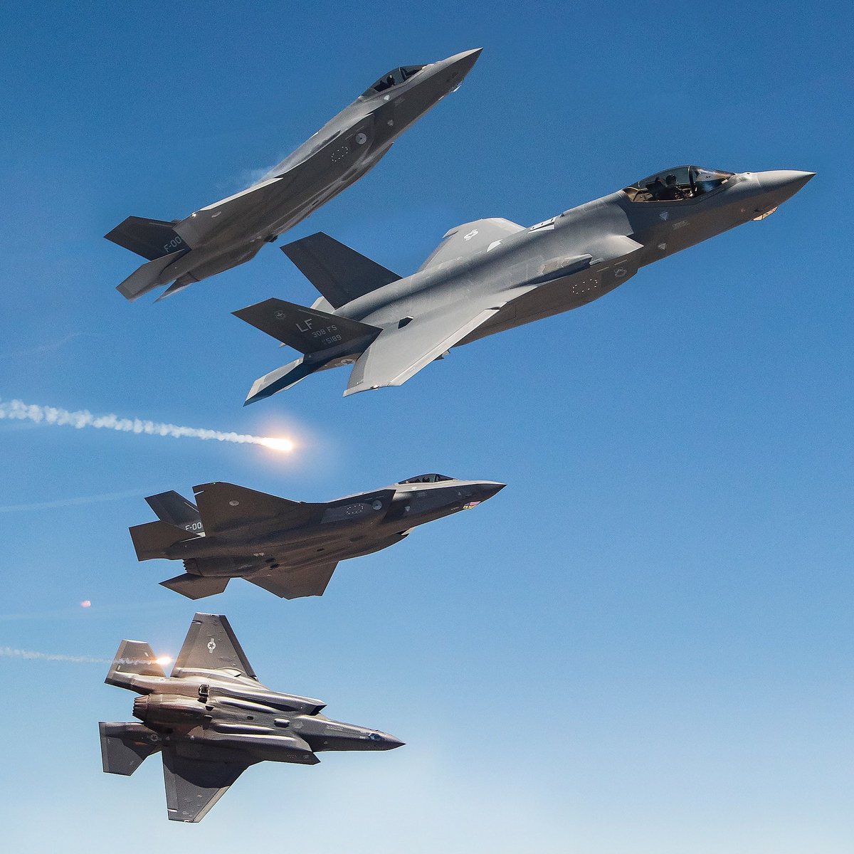 dennisluyt's tweet photo. @usairforce and @Kon_Luchtmacht flying and fighting together, as we have for so many decades, and as we will also do in the F35-era. Proud to be part of the team. Great capture by Matt Short of our partnership at @LukeAFB #308FS @NOD_F35 https://t.co/NZJ52ZfqAx