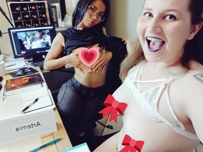 My friends are cuter than your friends https://t.co/lF1OiEdp0I #camgirls #gamergirls #tuxedomask https://t<a href="/tag/camgirls"class="tags"><span>#camgirls</span></a><a href="/tag/gamergirls"class="tags"><span>#gamergirls</span></a><a href="/tag/tuxedomask"class="tags"><span>#tuxedomask</span></a>