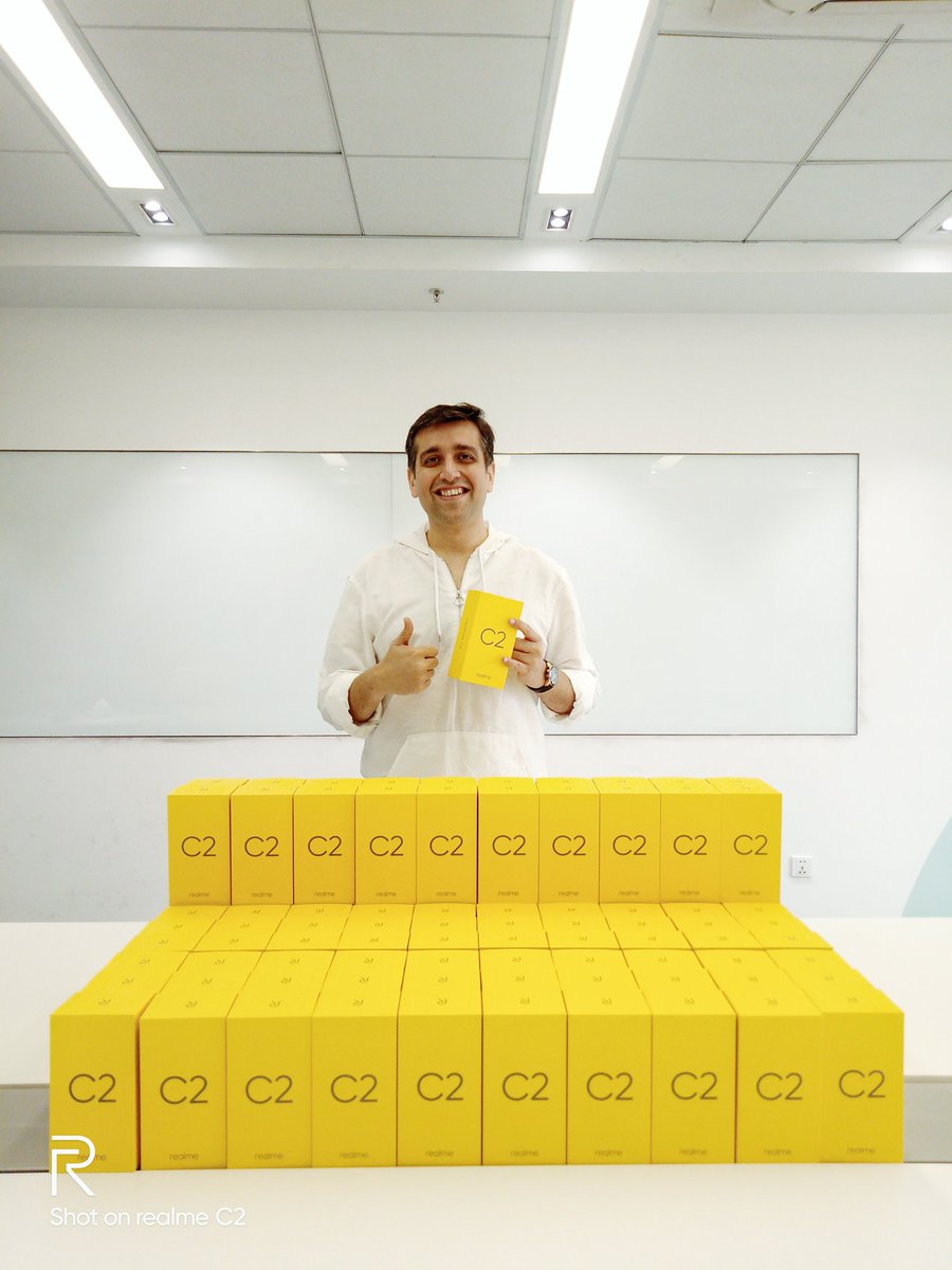 MadhavSheth1's tweet image. Get ready for #DeshKaRealChoice realme C2 as I give away 200 devices. Stay tuned to our official handles and realme.com for it. RT/Share to win c2 before anyone else can.