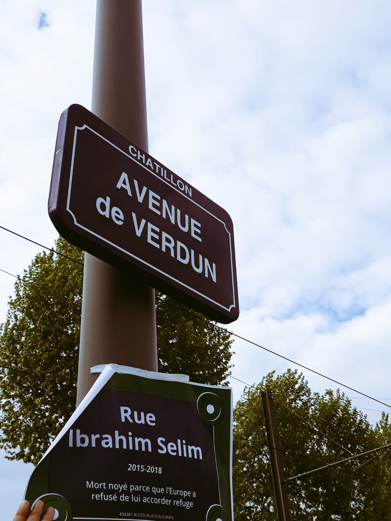 12_s92's tweet photo. 34 361 réfugié·e·s
décédé·e·s à cause du manque d’hospitalité européen... #LesOubliésDeLEurope #Chatillon https://t.co/JbAE2RlyVA
