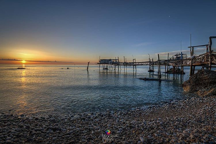 YourAbruzzo's tweet photo. I #trabocchi, arcane macchine da pesca protese verso il blu dell’Adriatico, così simili tra loro eppure così uniche. In località La Canale a Vasto questo trabocco non ha nulla da invidiare al più famoso di Punta Aderci. 
Ph. Antonio Carosella
#Abruzzo #turismo #wildabruzzo https://t.co/nZy1qbz5mu