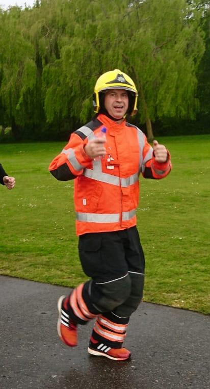 cambsfrs's tweet photo. #TBT to this time last week when FF Southwood ran the @KLparkrun in fire kit to mark #FirefightersMemorialDay 🏃

 #FMD19 @parkrun #parkrun https://t.co/7sxUskTO3X