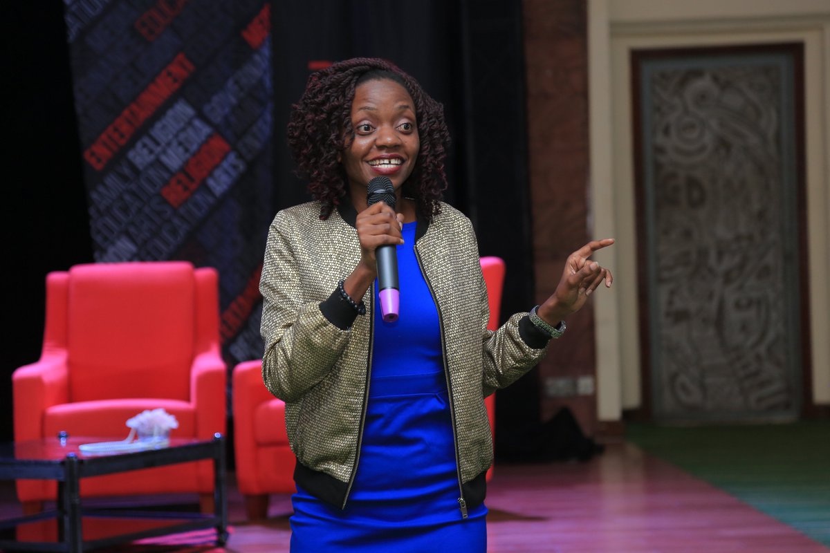 vineradioug's tweet image. Our host for the day @gloswaan 
#RSSuperMom  #RedSofaSessions