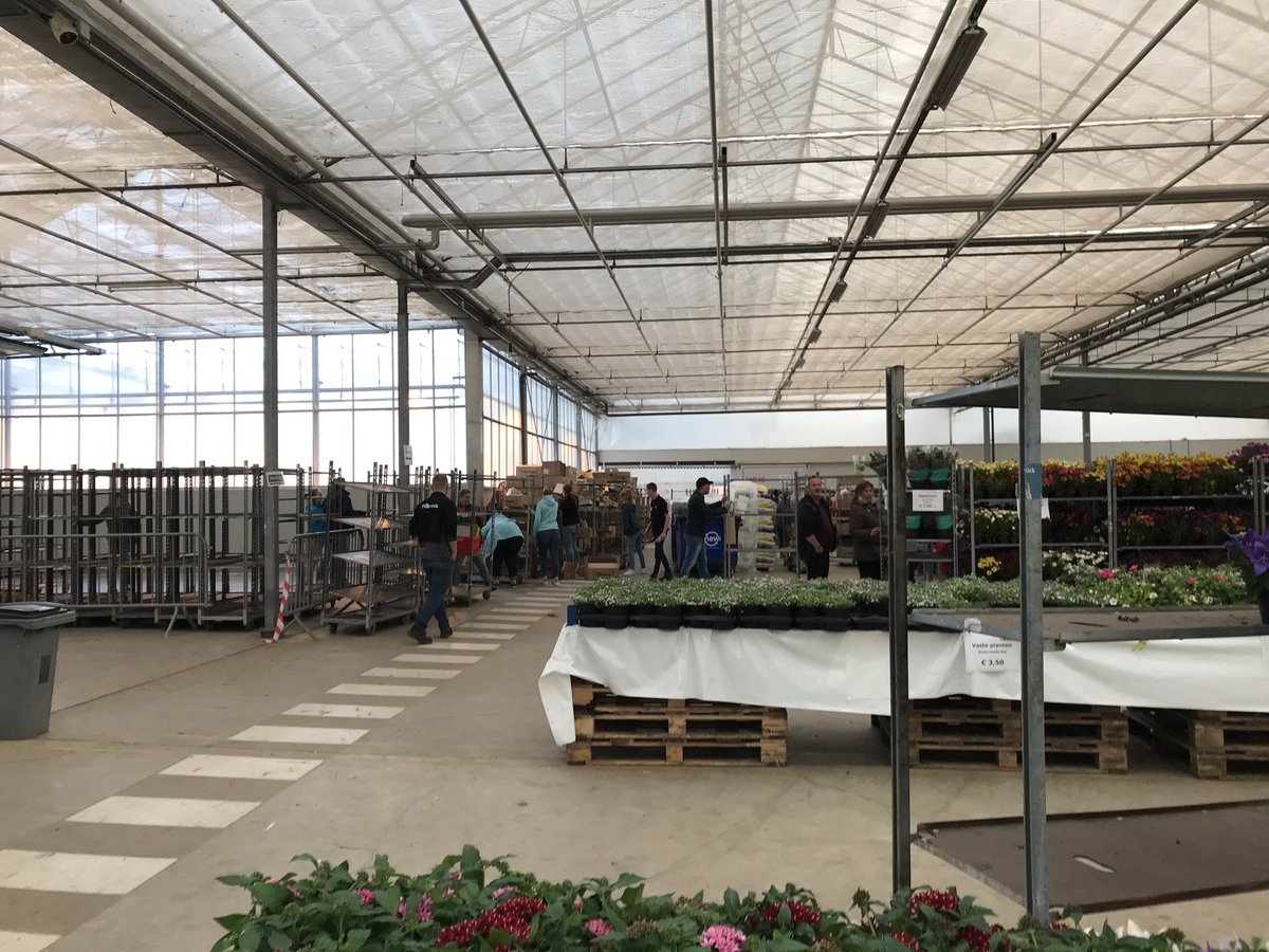 IekjeBerg's tweet photo. Fancy Fair bij Florensis: topdrukte! Verkoop jonge planten en eenjarigen. Opbrengst voor Roparun en de projecten in Kenya! https://t.co/aZy1hWTXsD