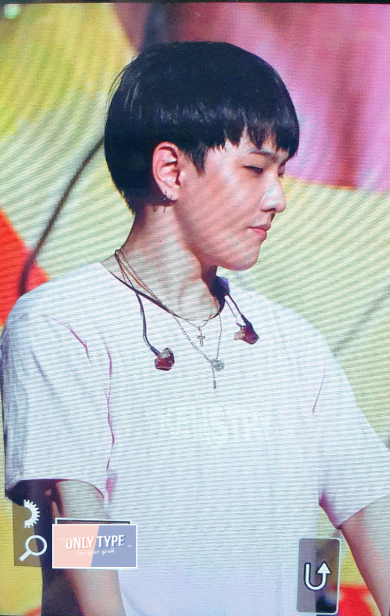 type_only's tweet image. 190511 PEEVIEW
#iKON #DK #동혁 #KEMiSTRYwithiKON

SURF BOY 
@D_dong_ii