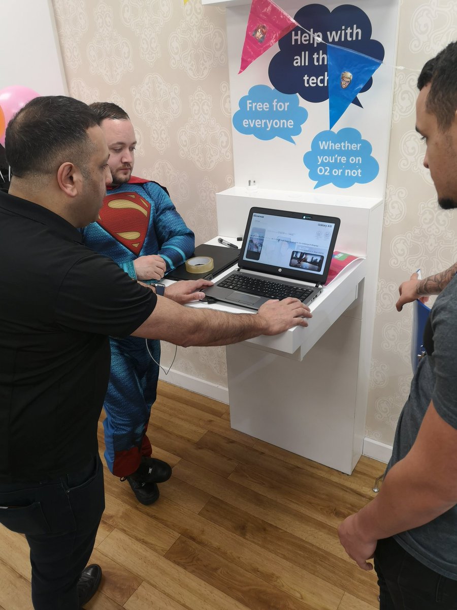 O2GuruLennySale's tweet photo. Great Training Session at #O2Middleton on the new @SamsungMobile A50/A70s with @tkrsms @O2GuruBarry #SamsungA50 #SamsungA70 #MIDTraining #BeTheExpert https://t.co/0PnZDNWbJz