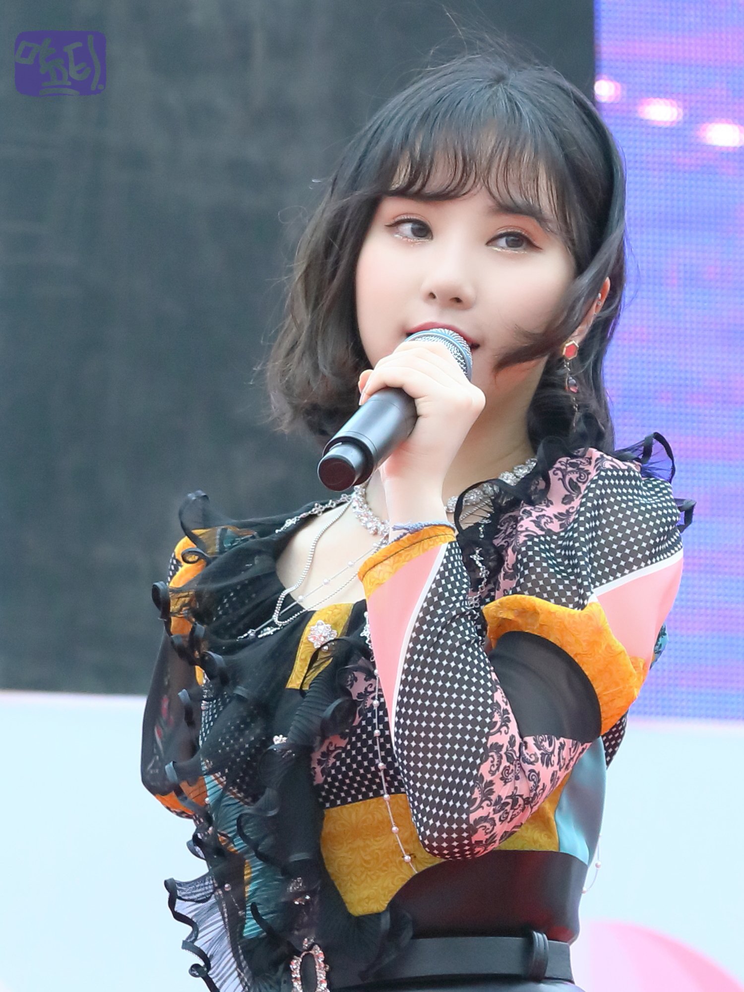 D6Ra3lVUwAAGkQZ.jpg:large