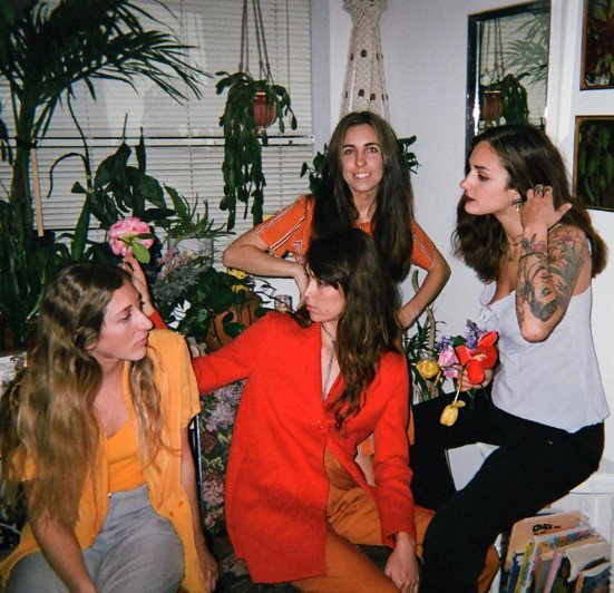 rockcurrent's tweet photo. A brand new track release by FRANKIIE - Dream Reader
⚬ SoundCloud Stream ♪ https://t.co/KxKLRZ70Ef
⚬ Spotify Spin ♪ https://t.co/lN5hu9VkpR
🇨🇦 #rockcurrent @frankiietheband #indie #alt #dreampop #rock 💥
Francesca Carbonneau, Nashlyn Lloyd, Samantha Lankester, Zoe Fuhr https://t.co/QoXhmjHbyv