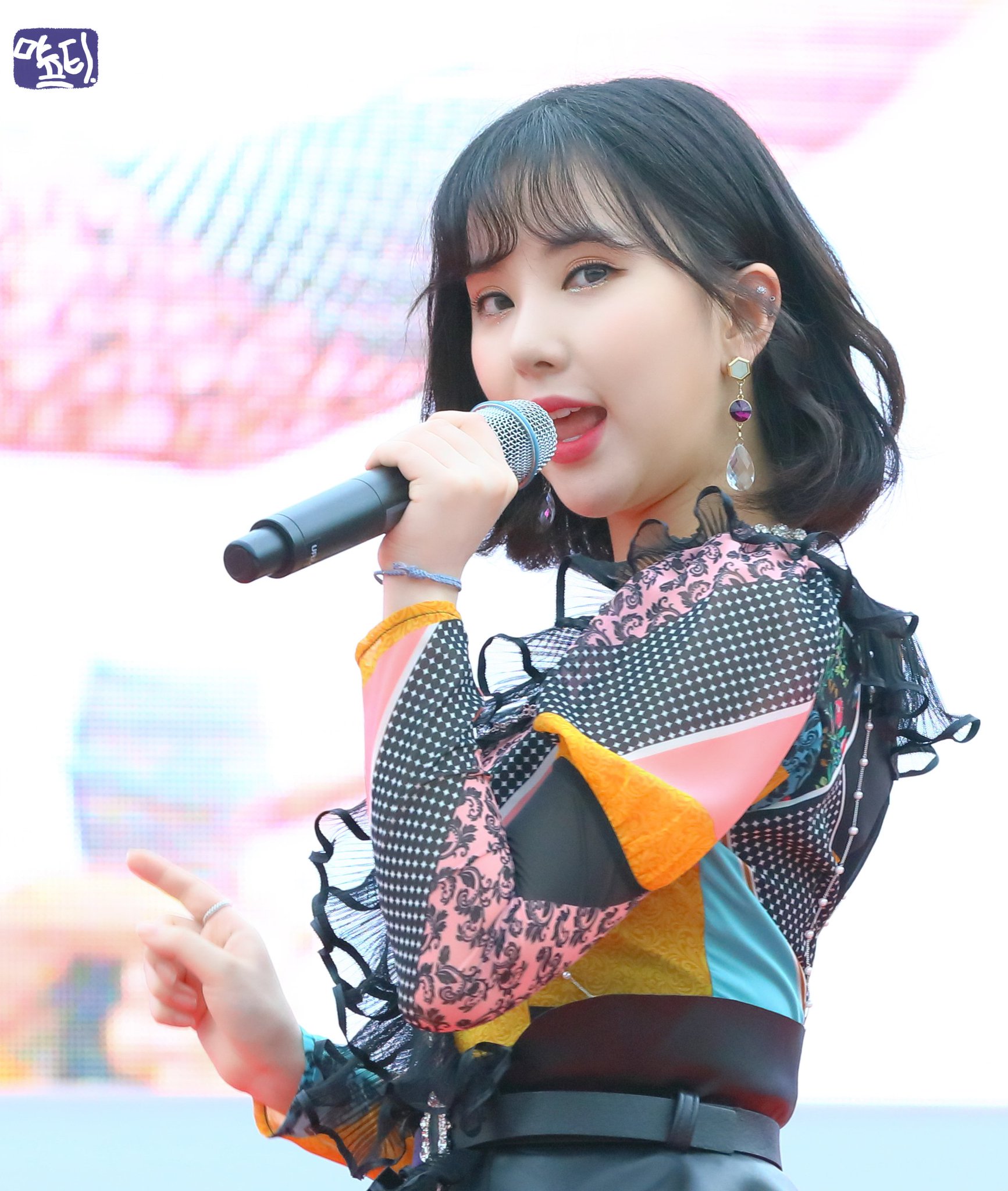 D6RatrgUcAECc3s.jpg:large